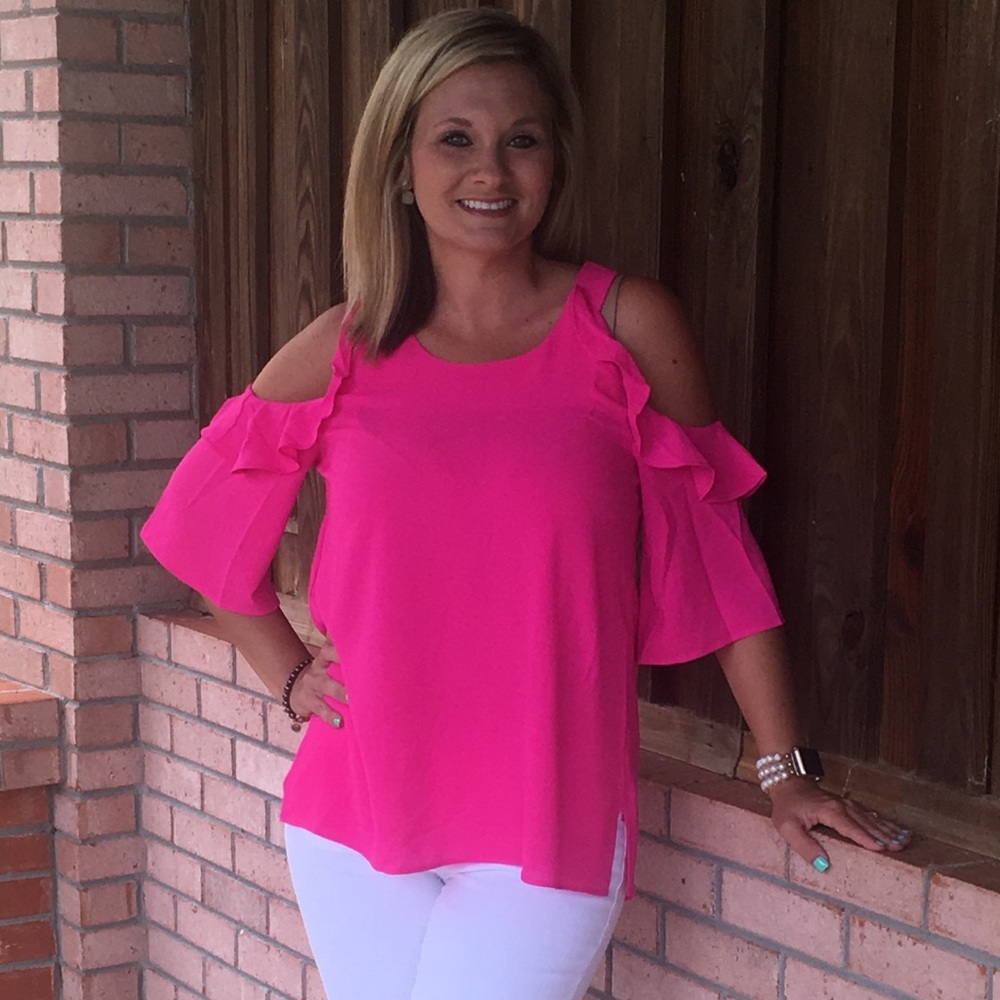 Adorable hot pink top !! 😍